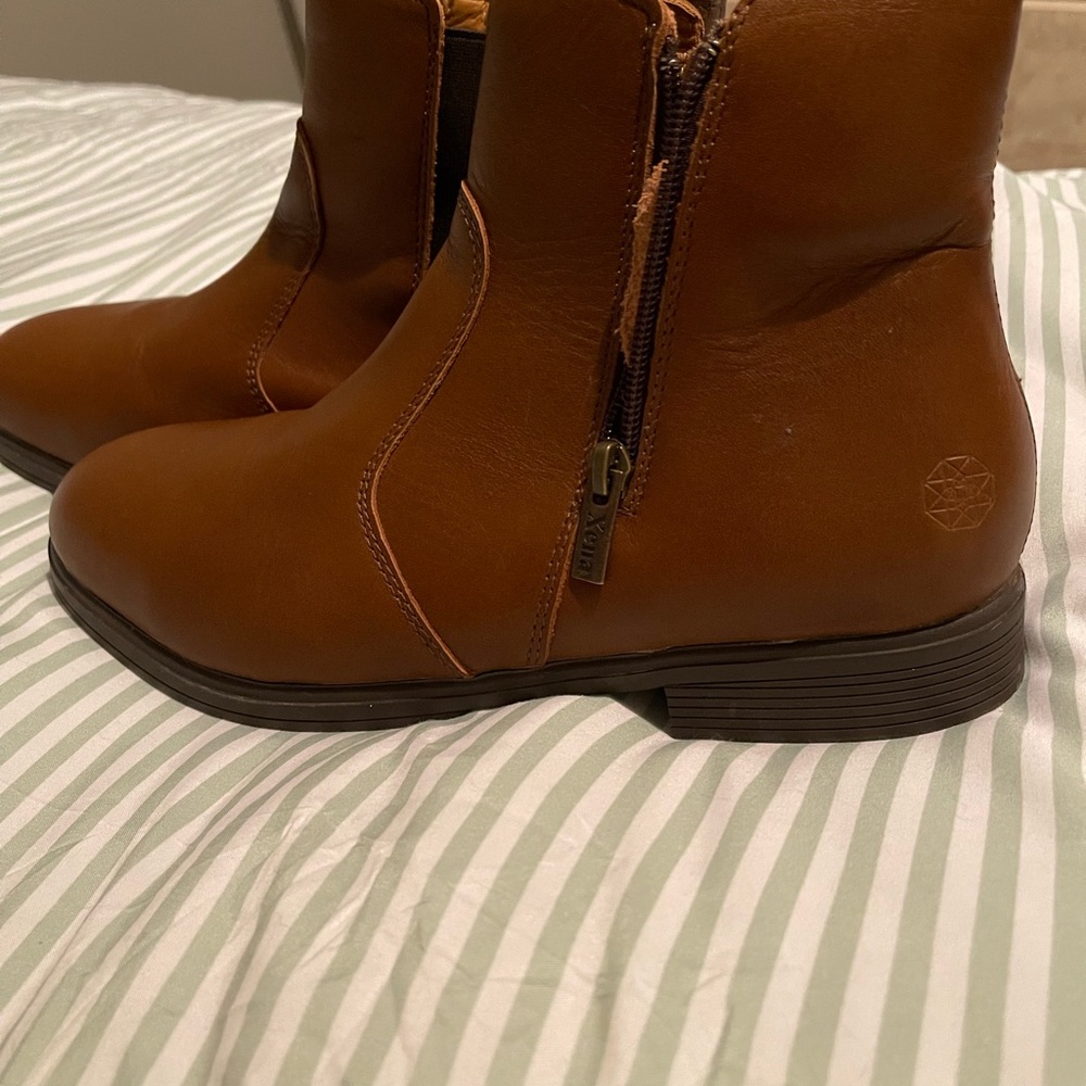 Xena Safety Toe Shoes Size 10